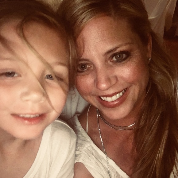 Meet your Posher, Cynthia - Picture 4 of 8